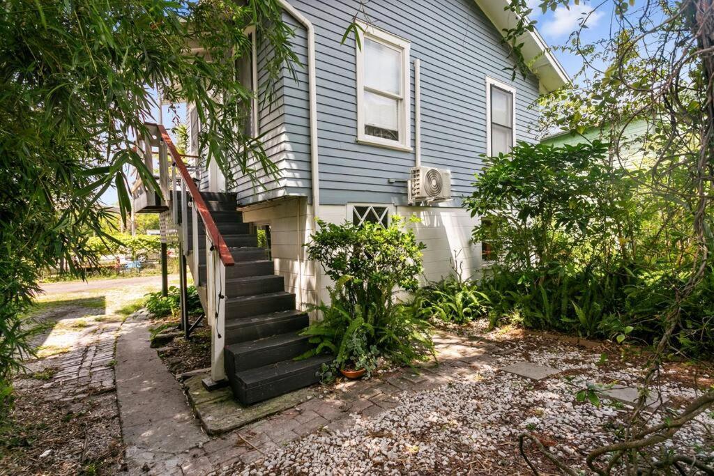 That 70'S Themed Apt Close To Coffee, Food + Shops Tampa Exterior photo